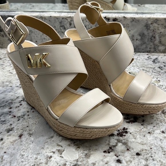 Michael Kors Sidney Wedge size 7.5 - Picture 1 of 4